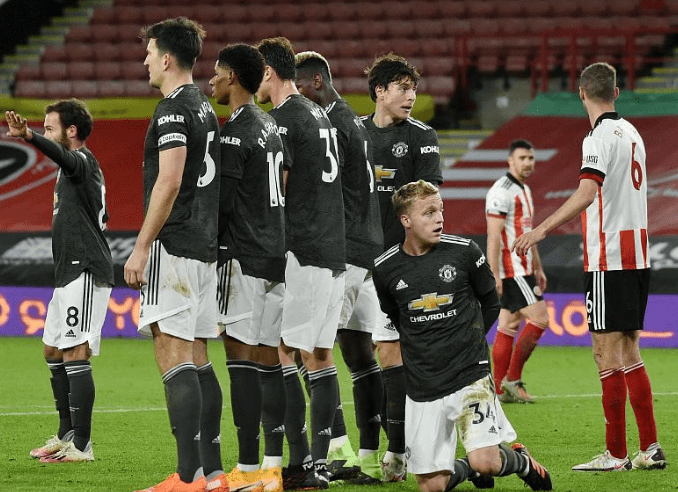  热刺战术革新奏效，客场逆袭曼联成功  